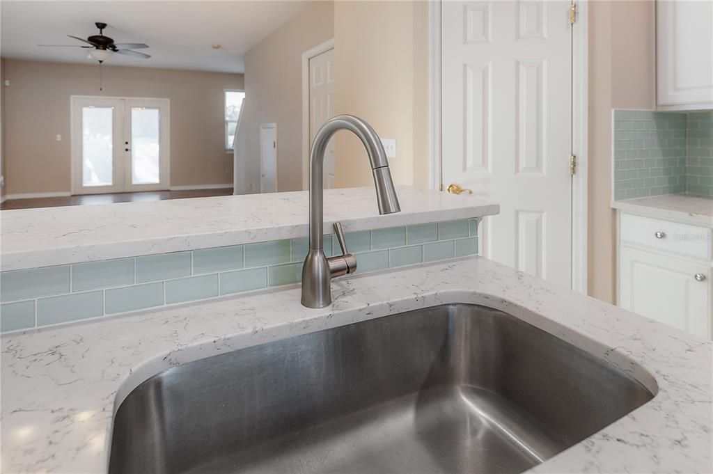 For Sale: $310,000 (2 beds, 2 baths, 1292 Square Feet)