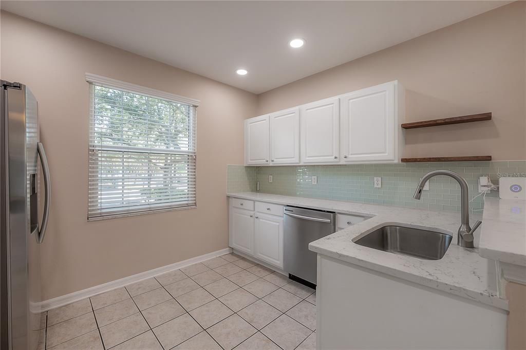 For Sale: $310,000 (2 beds, 2 baths, 1292 Square Feet)
