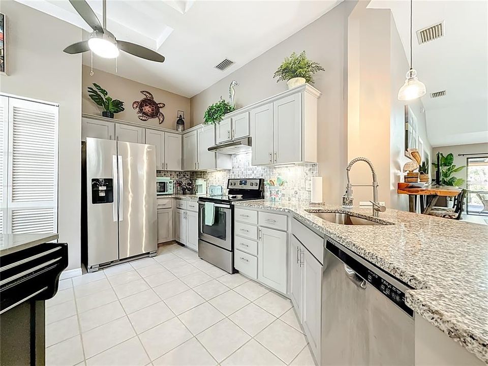 For Sale: $315,000 (2 beds, 2 baths, 1197 Square Feet)