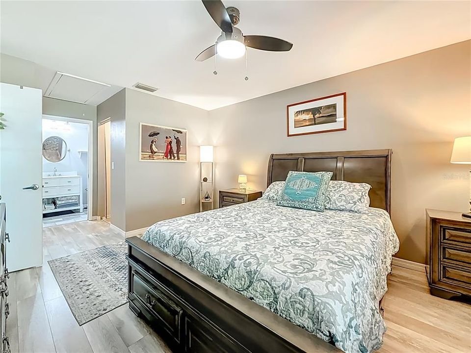 For Sale: $315,000 (2 beds, 2 baths, 1197 Square Feet)