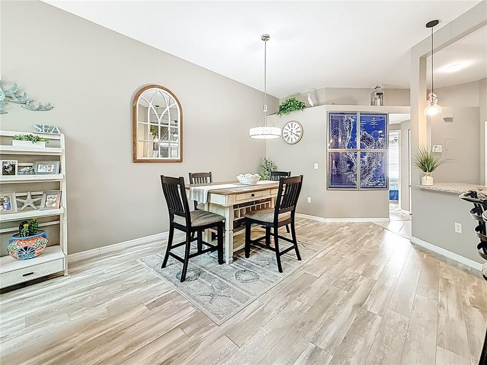 For Sale: $315,000 (2 beds, 2 baths, 1197 Square Feet)