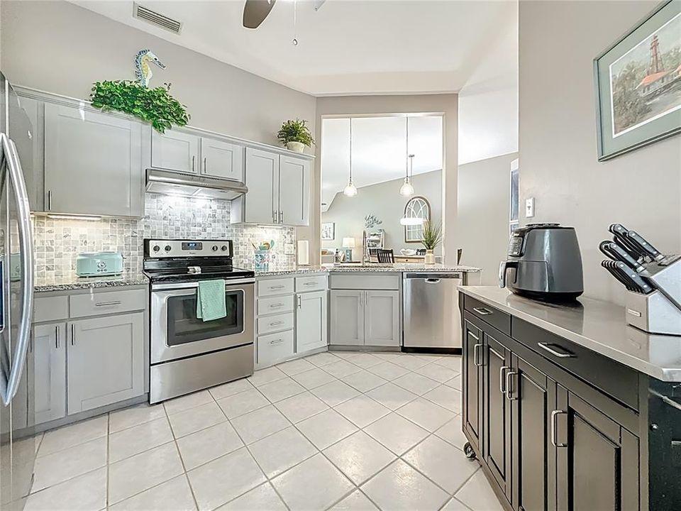 For Sale: $315,000 (2 beds, 2 baths, 1197 Square Feet)