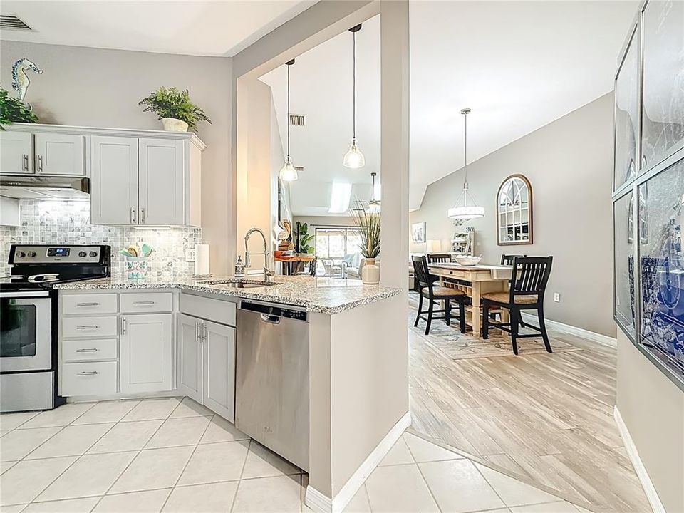 For Sale: $315,000 (2 beds, 2 baths, 1197 Square Feet)