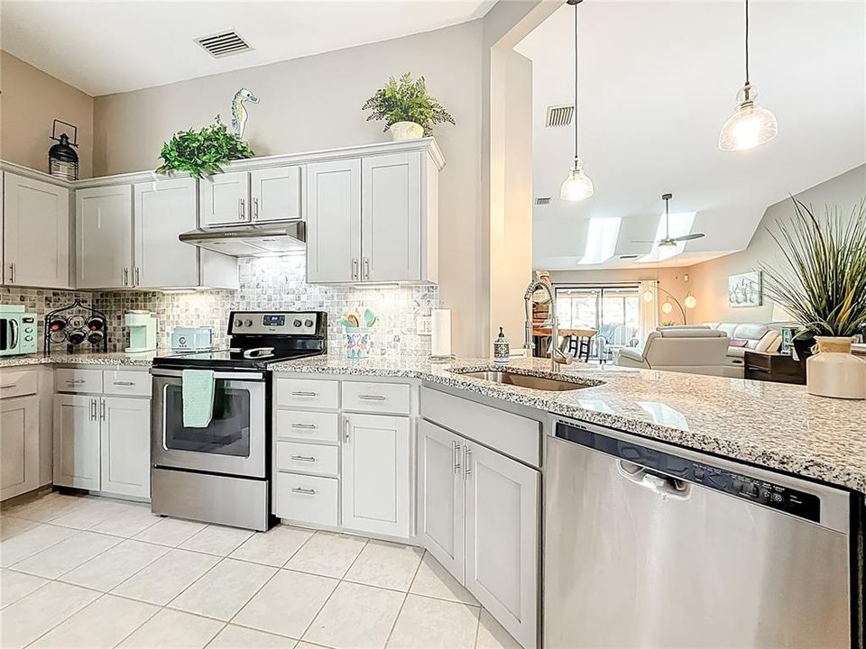 For Sale: $315,000 (2 beds, 2 baths, 1197 Square Feet)