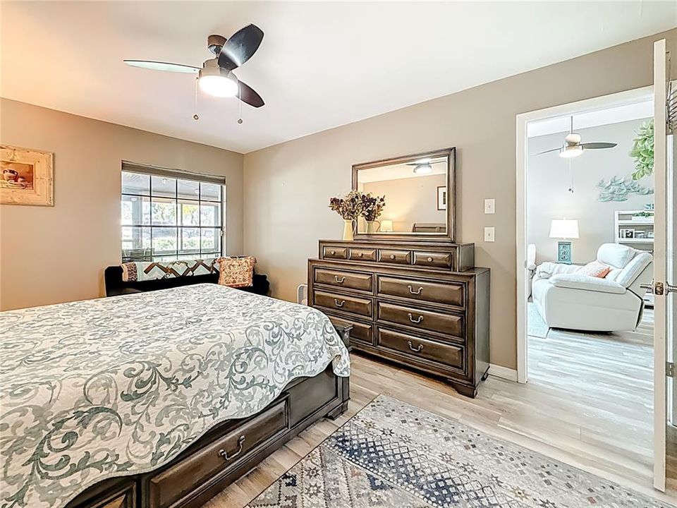 For Sale: $315,000 (2 beds, 2 baths, 1197 Square Feet)