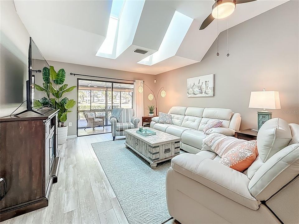 For Sale: $315,000 (2 beds, 2 baths, 1197 Square Feet)