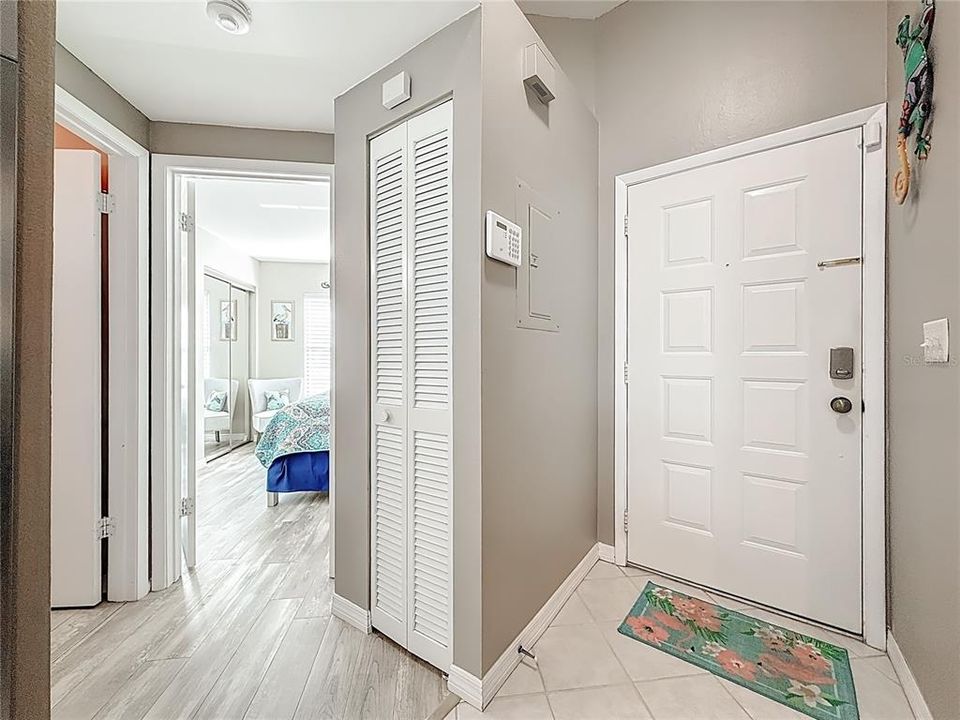 For Sale: $315,000 (2 beds, 2 baths, 1197 Square Feet)