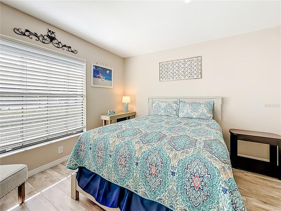 For Sale: $315,000 (2 beds, 2 baths, 1197 Square Feet)