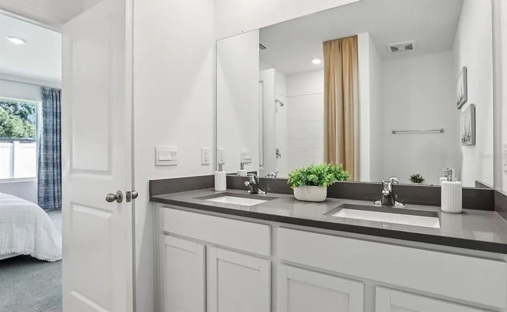 For Rent: $2,250 (3 beds, 2 baths, 1560 Square Feet)