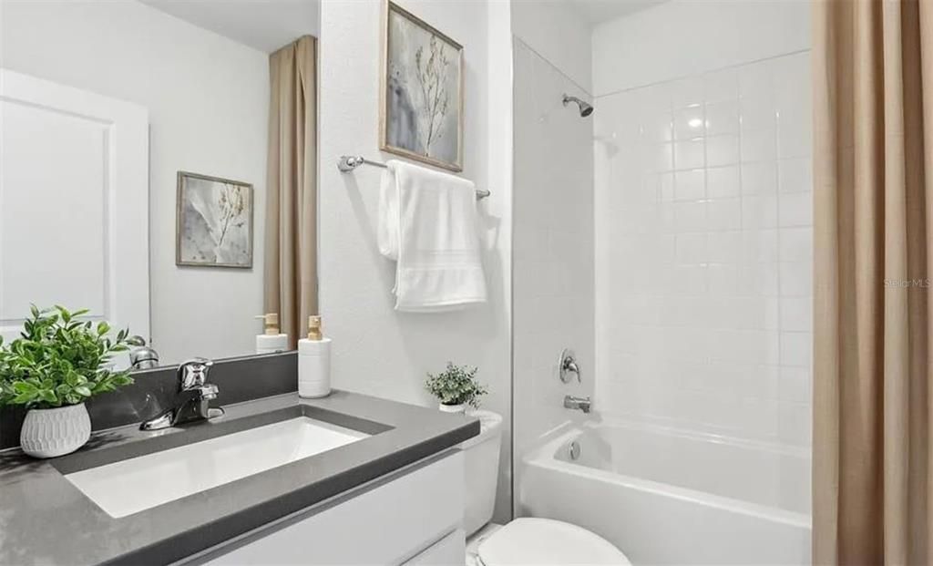 For Rent: $2,250 (3 beds, 2 baths, 1560 Square Feet)