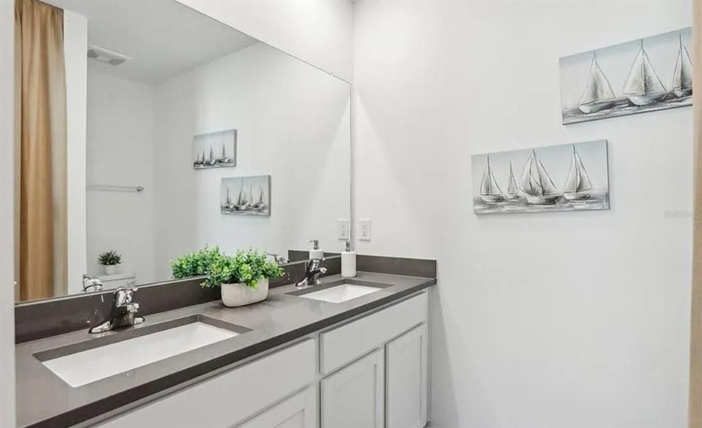 For Rent: $2,250 (3 beds, 2 baths, 1560 Square Feet)