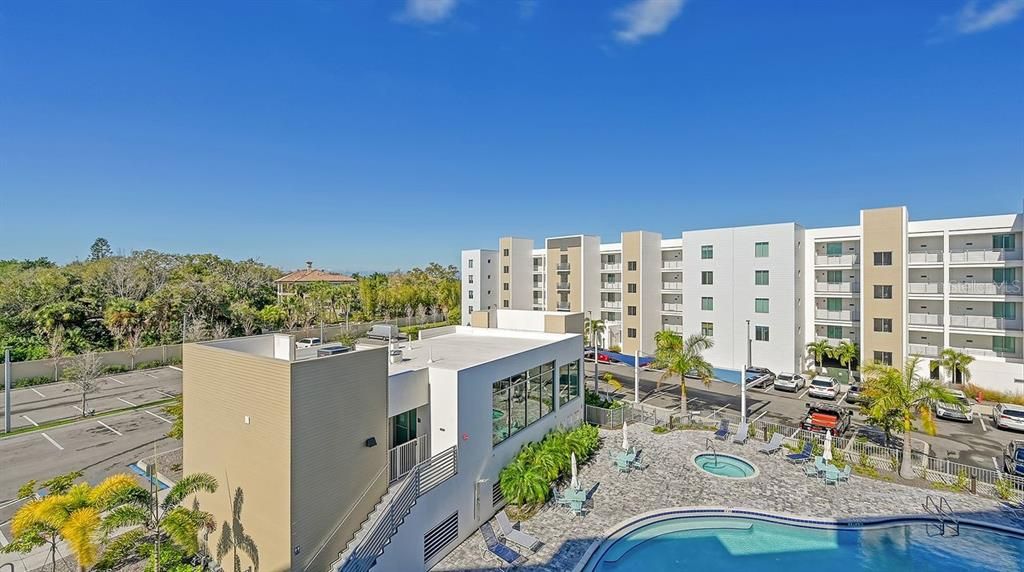 For Sale: $585,000 (1 beds, 2 baths, 858 Square Feet)