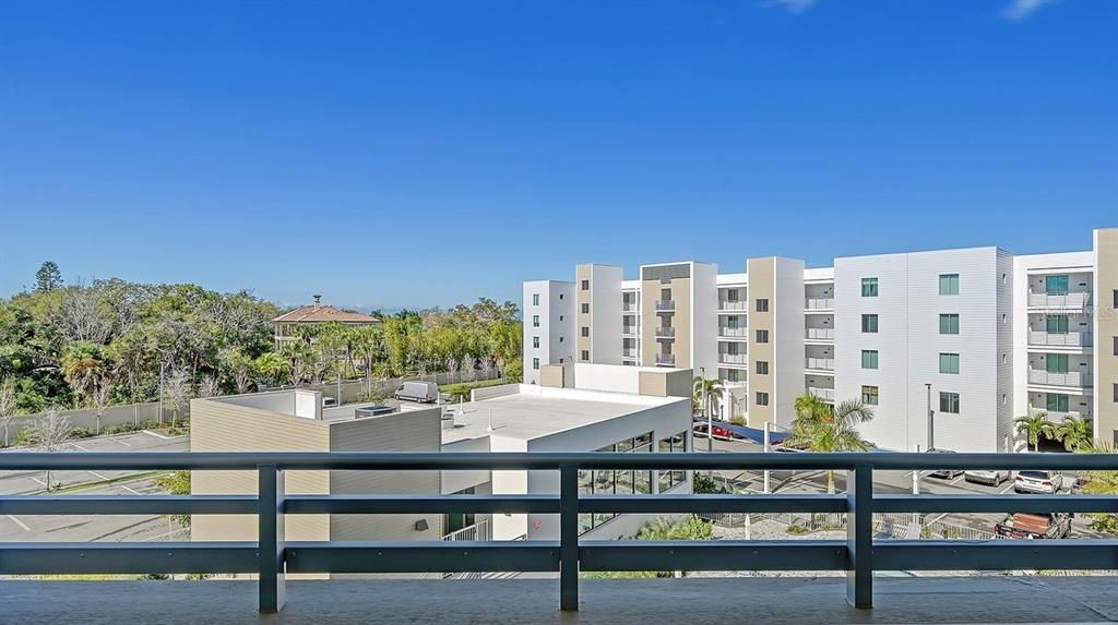 For Sale: $585,000 (1 beds, 2 baths, 858 Square Feet)