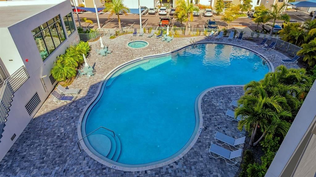 For Sale: $585,000 (1 beds, 2 baths, 858 Square Feet)