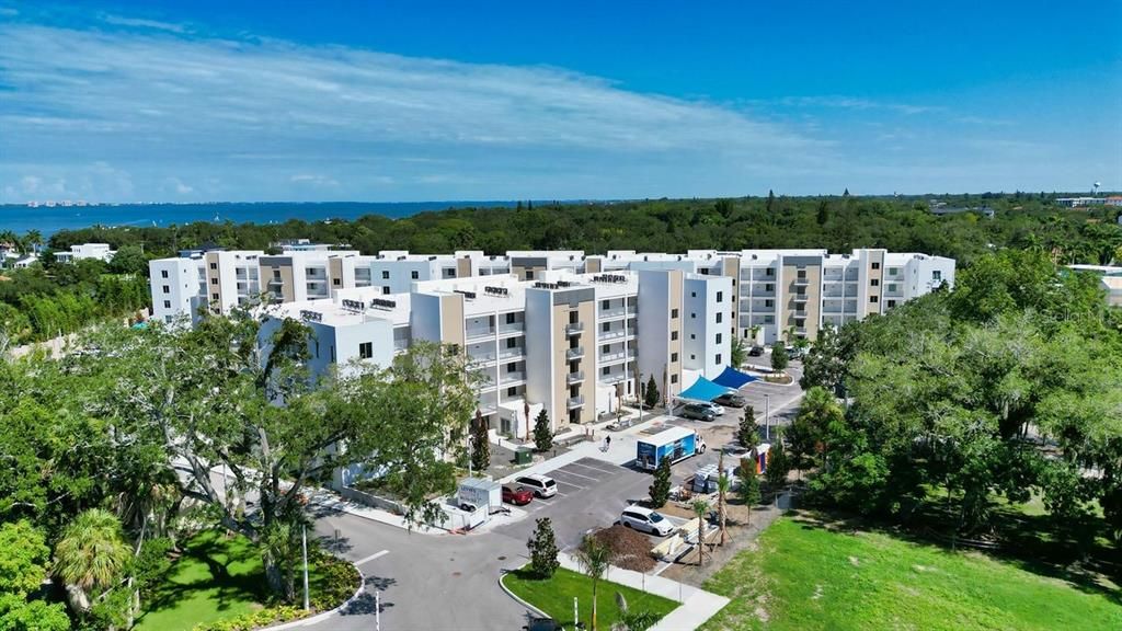 For Sale: $585,000 (1 beds, 2 baths, 858 Square Feet)