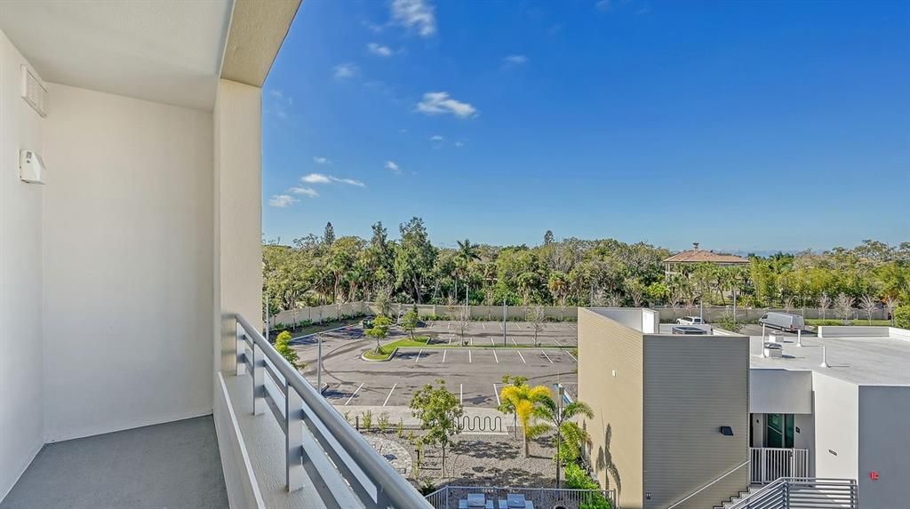 For Sale: $585,000 (1 beds, 2 baths, 858 Square Feet)