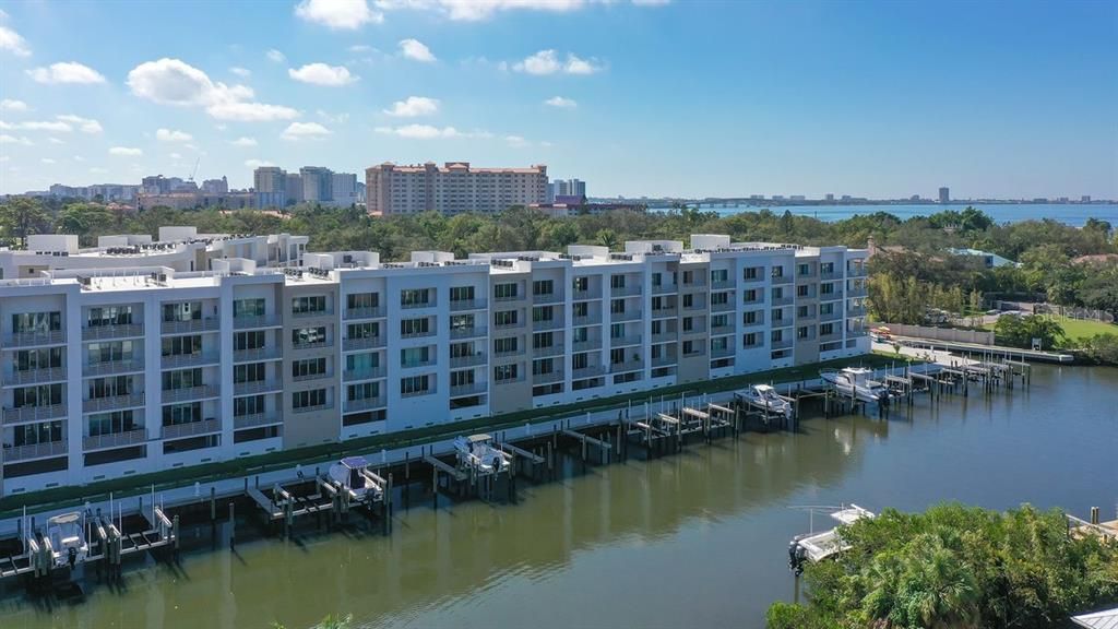 For Sale: $585,000 (1 beds, 2 baths, 858 Square Feet)