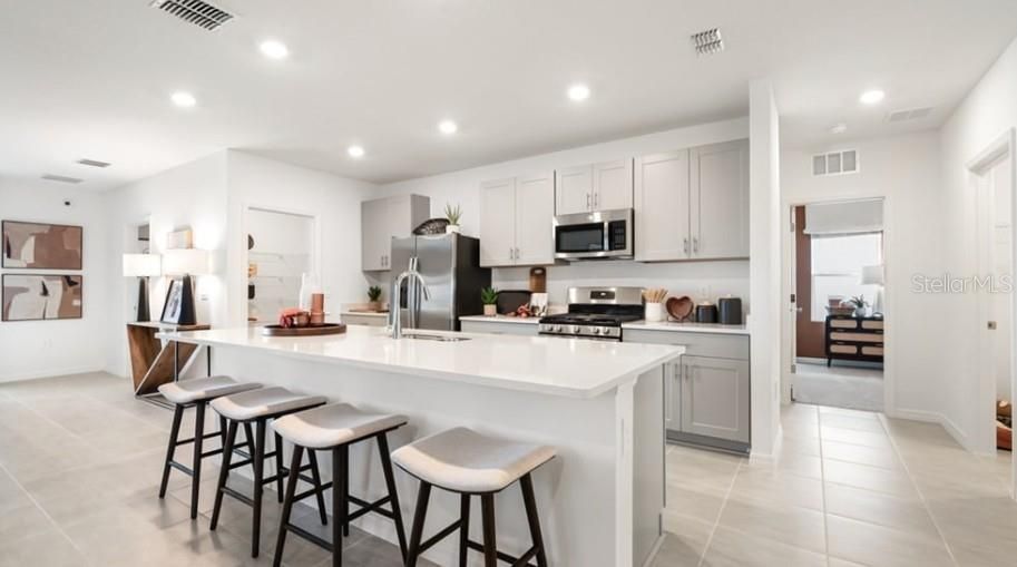 На продажу: $358,999 (4 спален, 3 ванн, 2106 Квадратных фут)