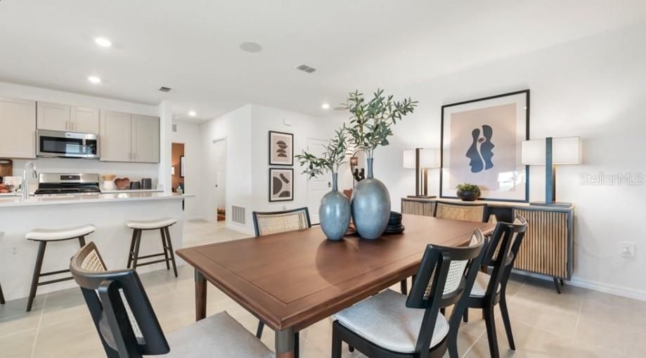 На продажу: $358,999 (4 спален, 3 ванн, 2106 Квадратных фут)