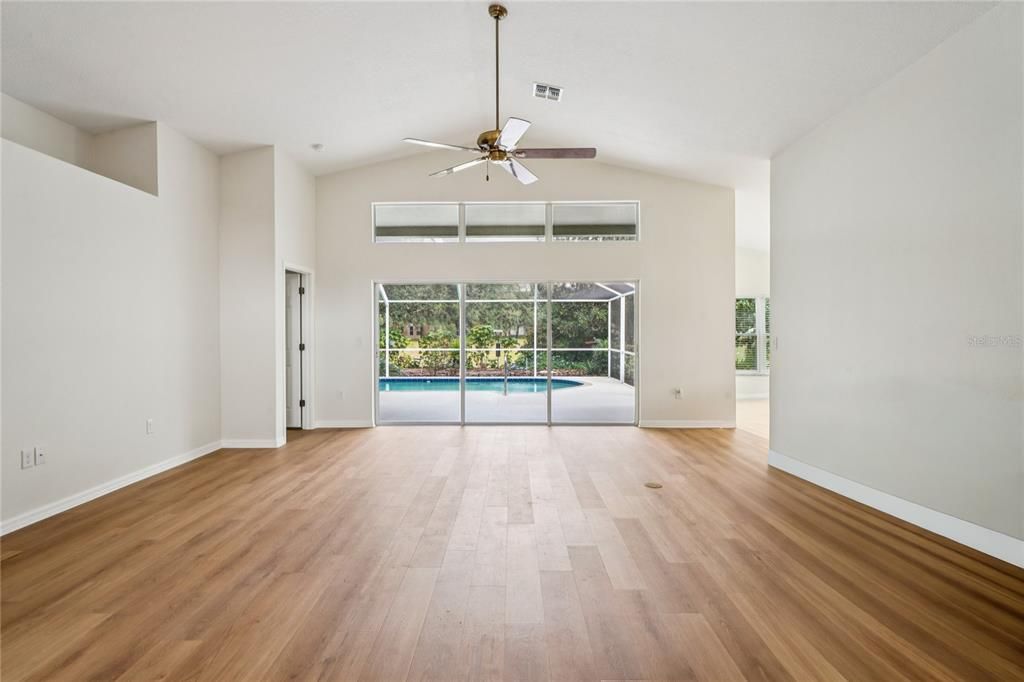 待售: $329,900 (2 贝兹, 2 浴室, 1614 平方英尺)