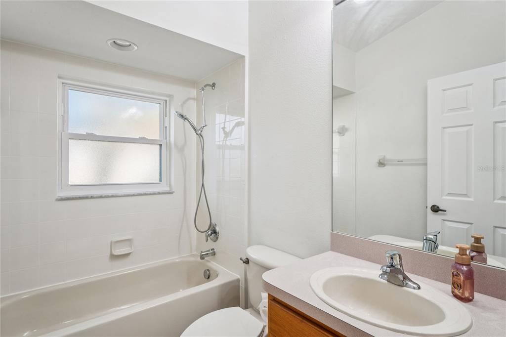 待售: $329,900 (2 贝兹, 2 浴室, 1614 平方英尺)