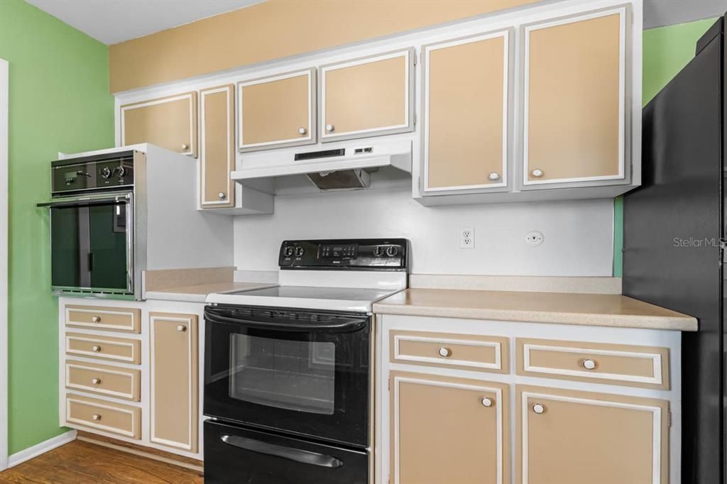 На продажу: $225,000 (2 спален, 2 ванн, 1393 Квадратных фут)