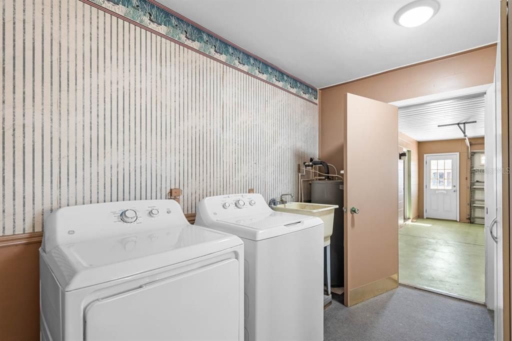 На продажу: $225,000 (2 спален, 2 ванн, 1393 Квадратных фут)