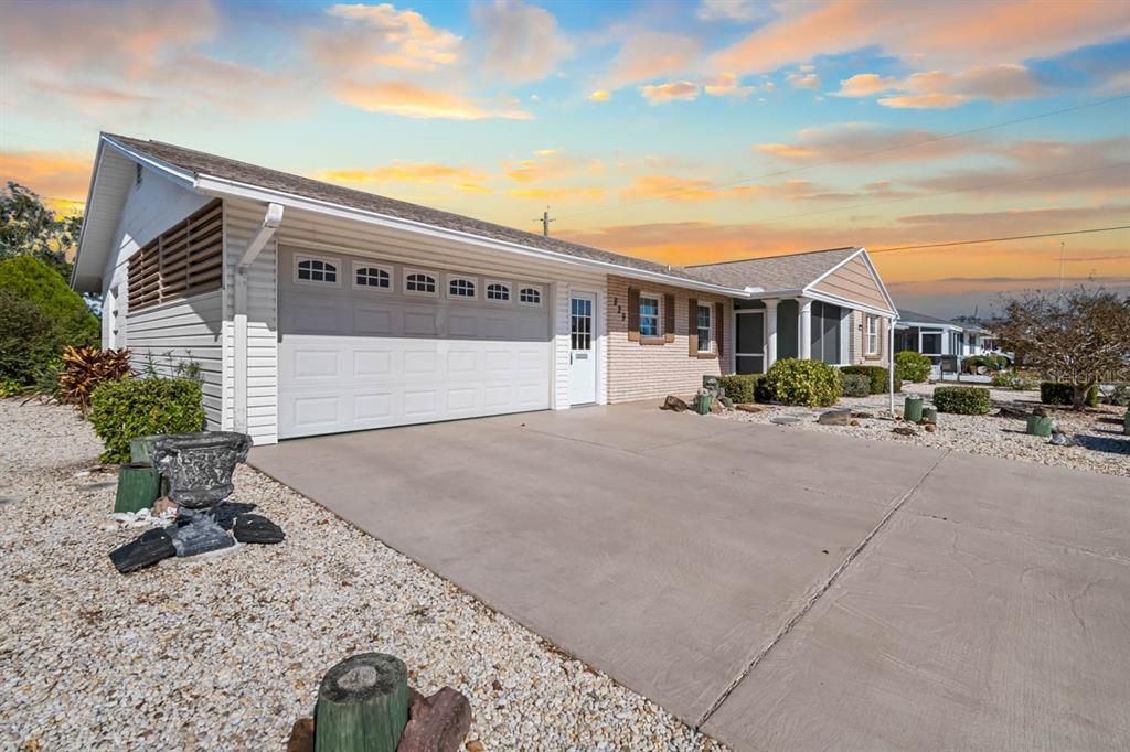 На продажу: $225,000 (2 спален, 2 ванн, 1393 Квадратных фут)