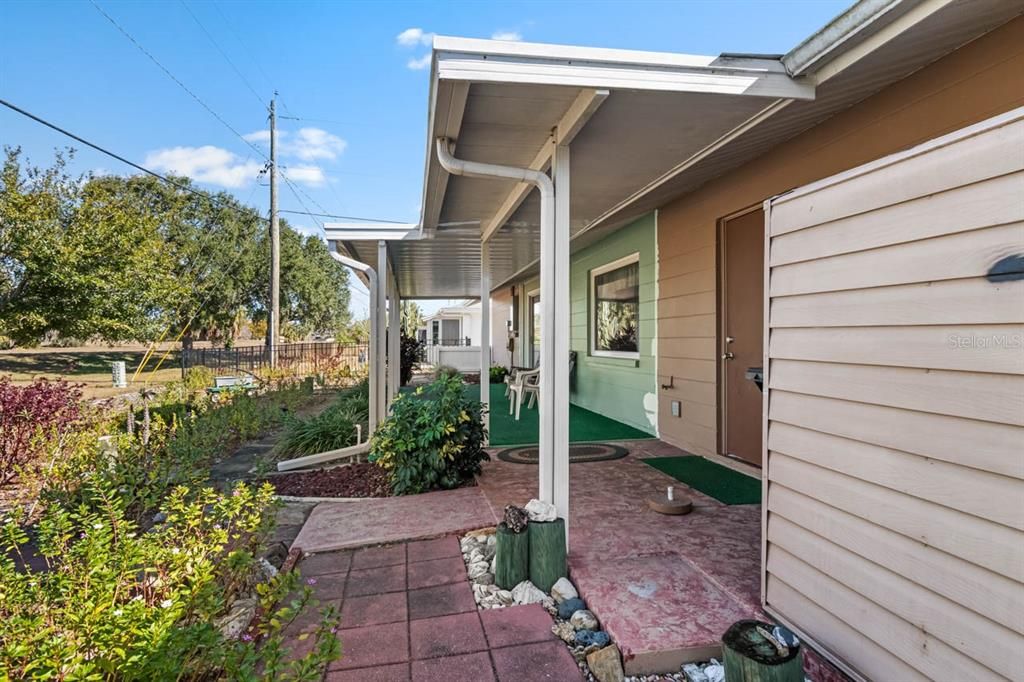 На продажу: $225,000 (2 спален, 2 ванн, 1393 Квадратных фут)