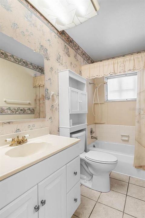 На продажу: $225,000 (2 спален, 2 ванн, 1393 Квадратных фут)