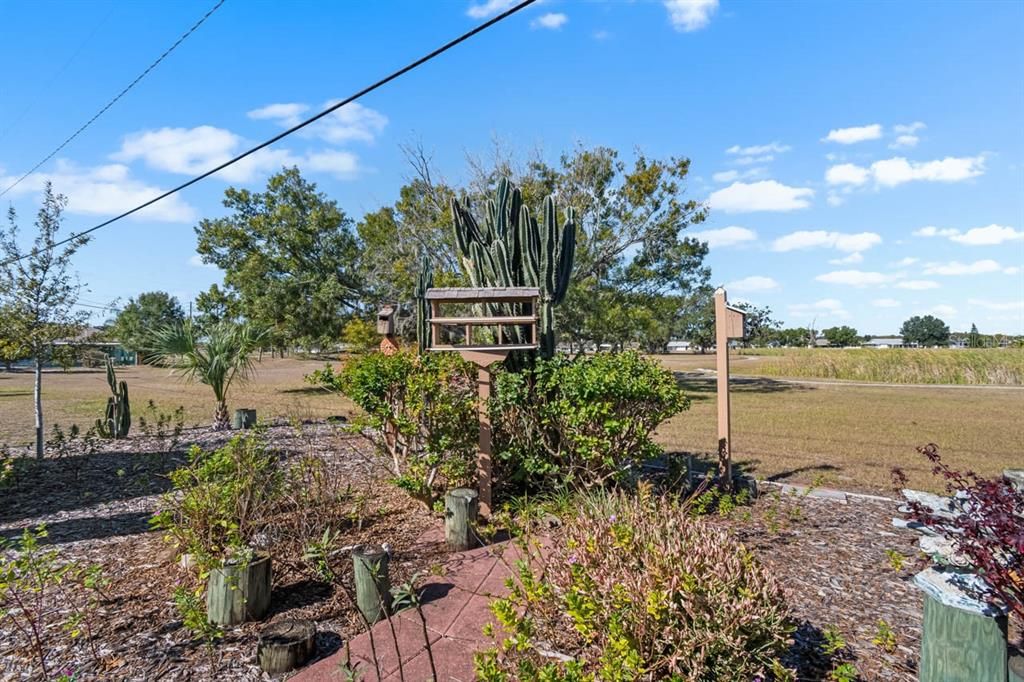 На продажу: $225,000 (2 спален, 2 ванн, 1393 Квадратных фут)