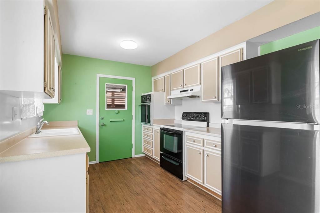 На продажу: $225,000 (2 спален, 2 ванн, 1393 Квадратных фут)