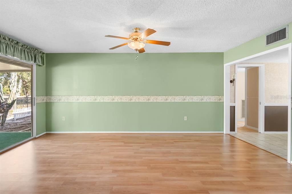 На продажу: $225,000 (2 спален, 2 ванн, 1393 Квадратных фут)