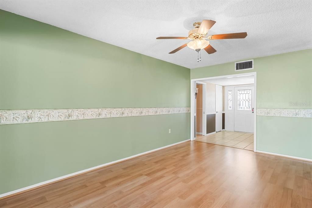 На продажу: $225,000 (2 спален, 2 ванн, 1393 Квадратных фут)