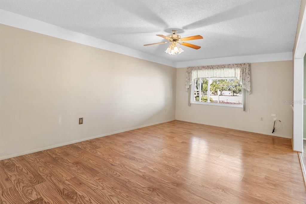 На продажу: $225,000 (2 спален, 2 ванн, 1393 Квадратных фут)