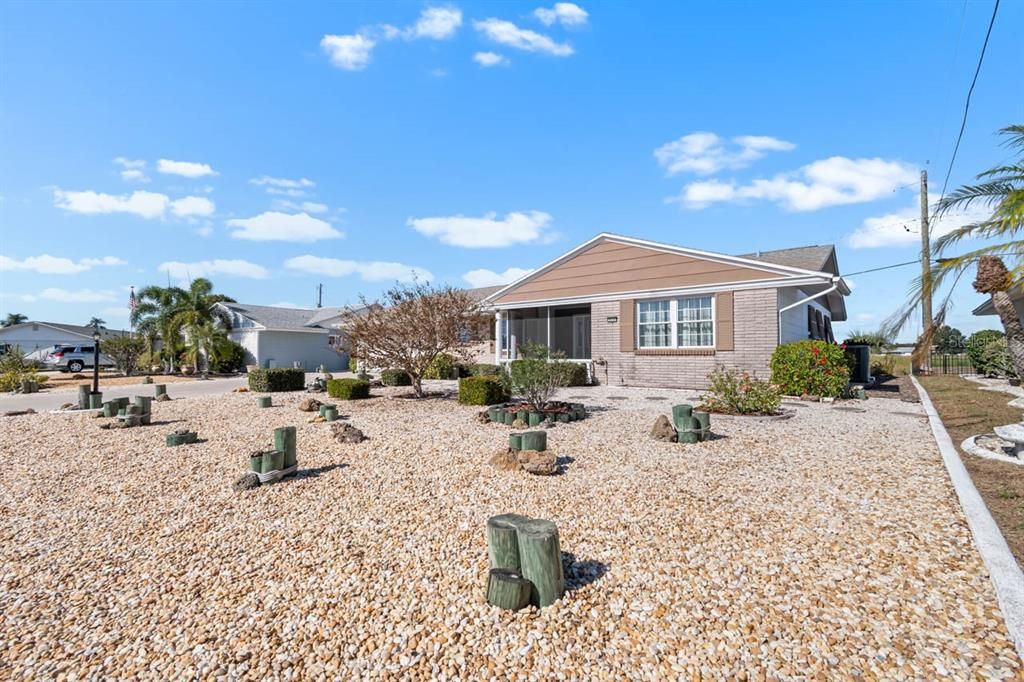 На продажу: $225,000 (2 спален, 2 ванн, 1393 Квадратных фут)