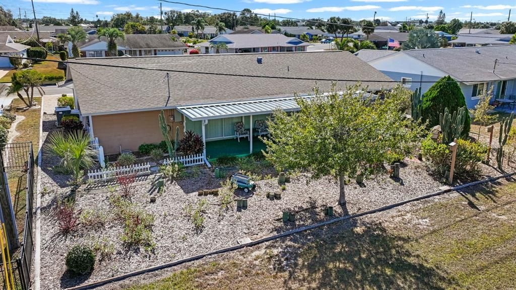 На продажу: $225,000 (2 спален, 2 ванн, 1393 Квадратных фут)