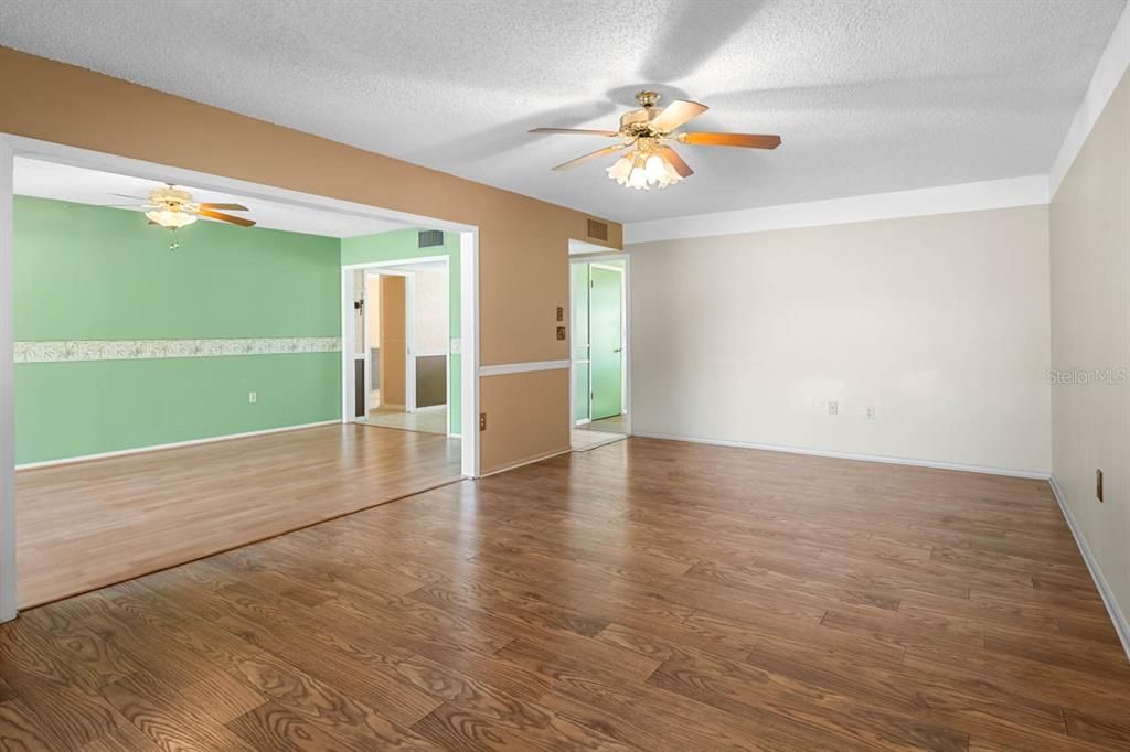 На продажу: $225,000 (2 спален, 2 ванн, 1393 Квадратных фут)