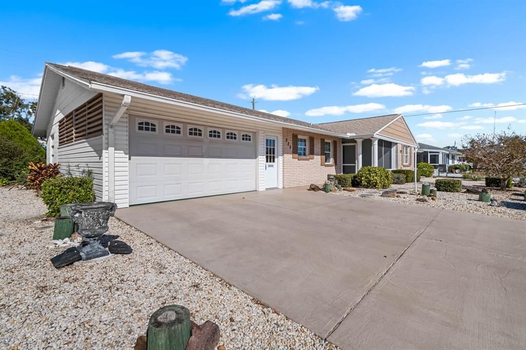 На продажу: $225,000 (2 спален, 2 ванн, 1393 Квадратных фут)