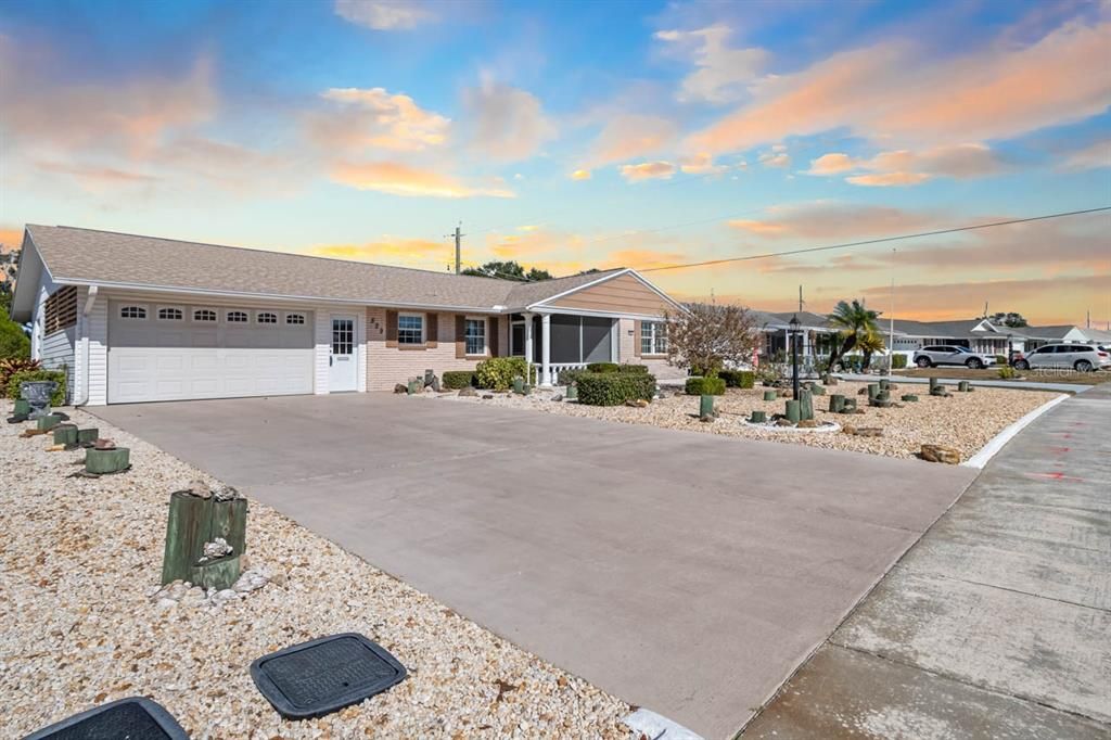 На продажу: $225,000 (2 спален, 2 ванн, 1393 Квадратных фут)