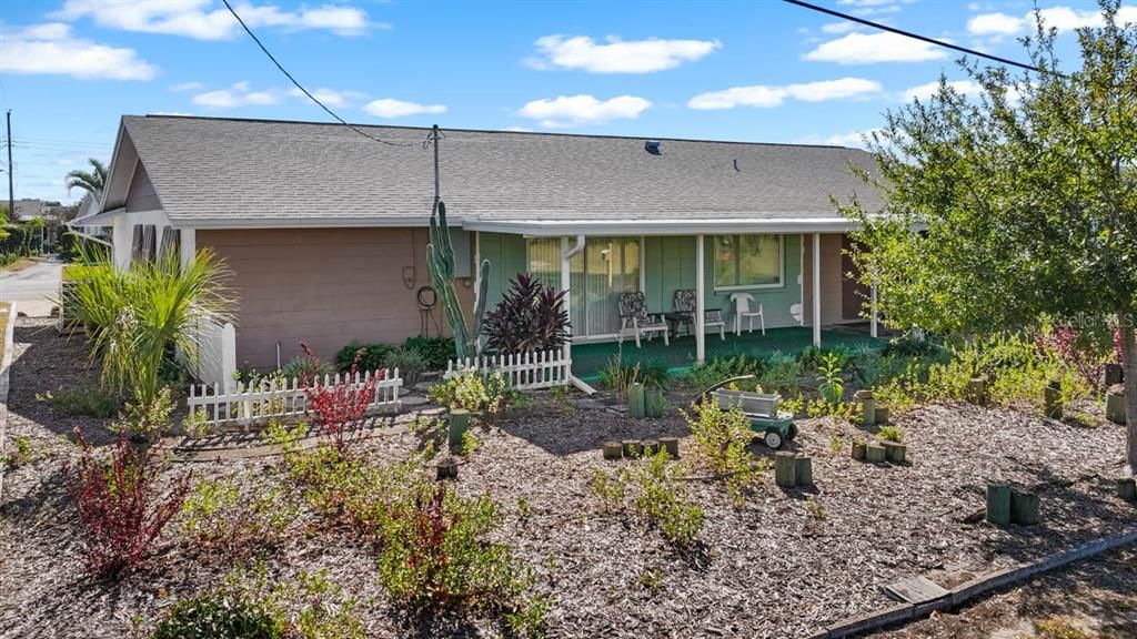 На продажу: $225,000 (2 спален, 2 ванн, 1393 Квадратных фут)