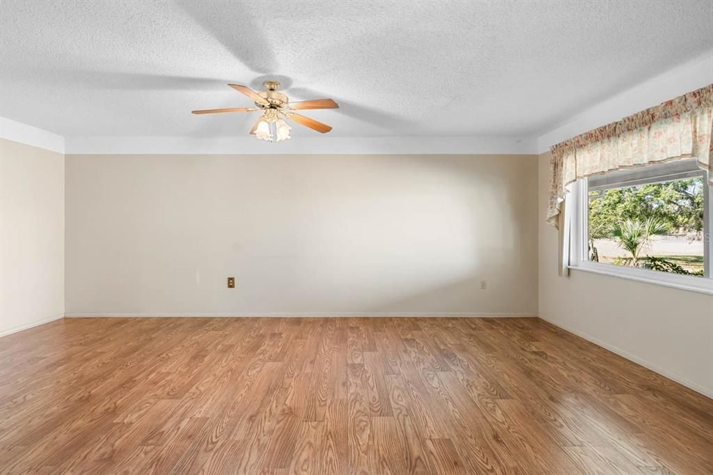 На продажу: $225,000 (2 спален, 2 ванн, 1393 Квадратных фут)