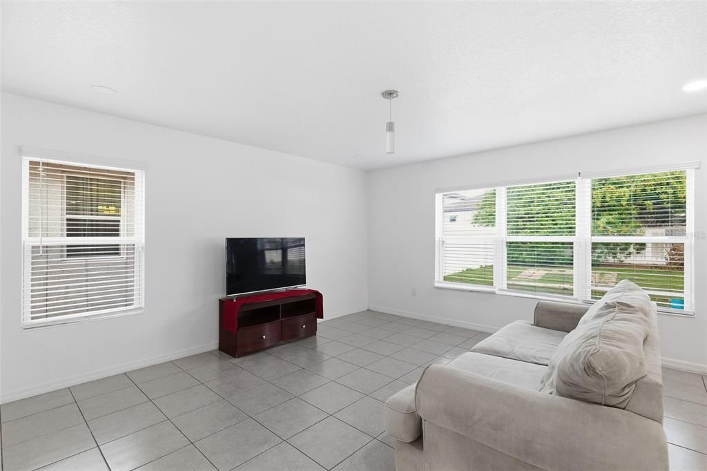 待售: $535,000 (4 贝兹, 2 浴室, 3553 平方英尺)