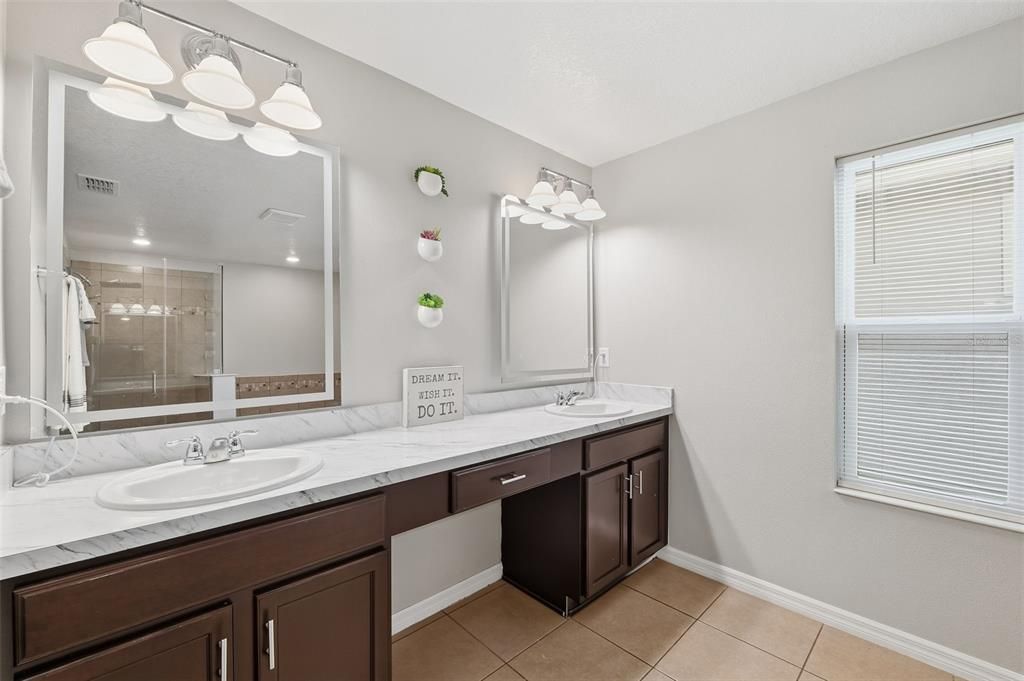 待售: $535,000 (4 贝兹, 2 浴室, 3553 平方英尺)