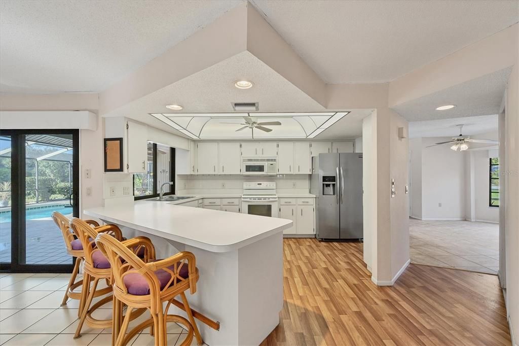 На продажу: $399,000 (3 спален, 2 ванн, 1911 Квадратных фут)