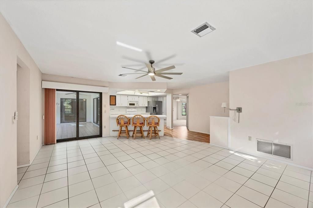 На продажу: $399,000 (3 спален, 2 ванн, 1911 Квадратных фут)