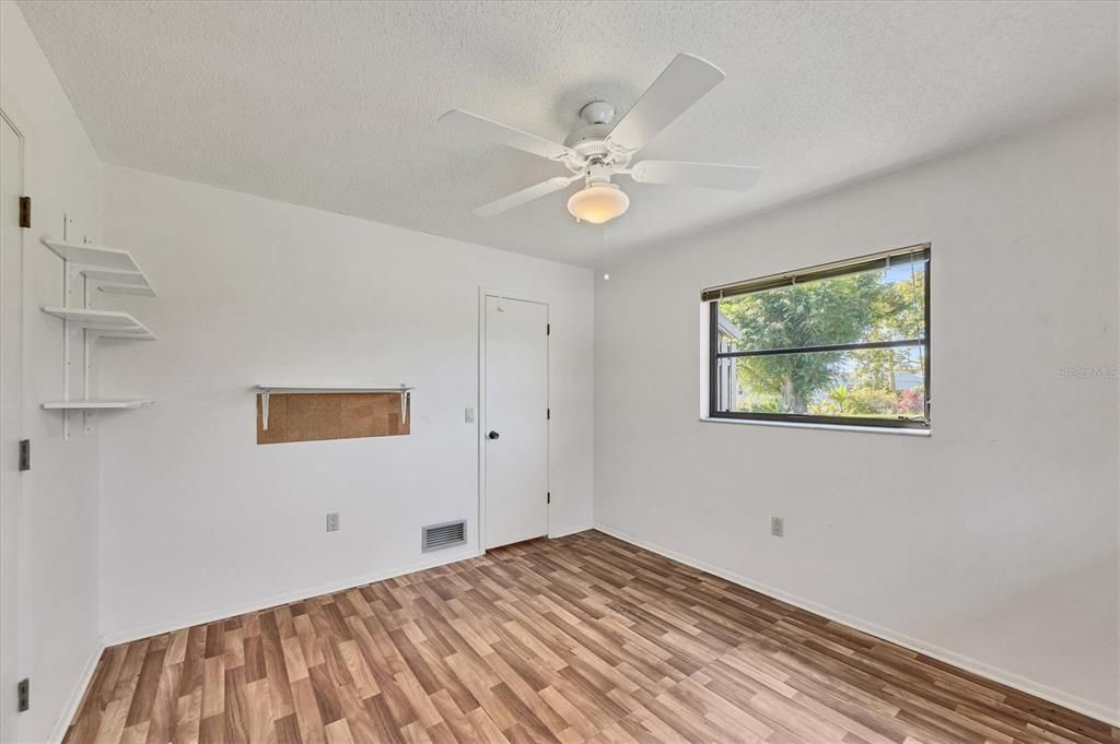 На продажу: $399,000 (3 спален, 2 ванн, 1911 Квадратных фут)