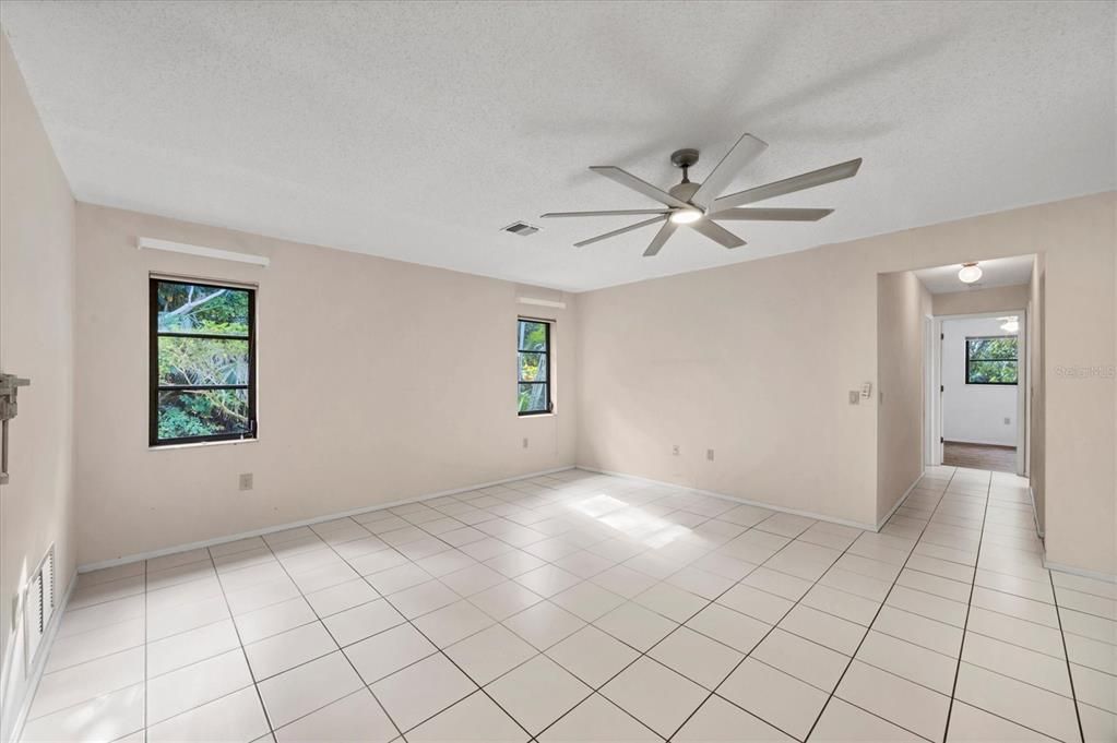 На продажу: $399,000 (3 спален, 2 ванн, 1911 Квадратных фут)