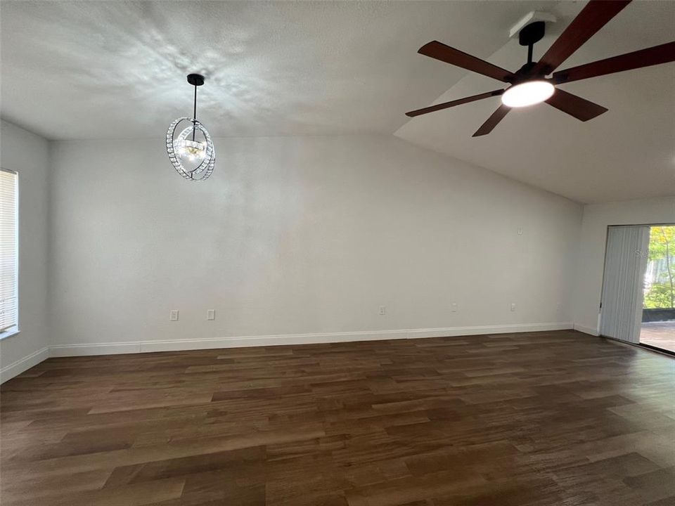 For Sale: $245,000 (3 beds, 2 baths, 1247 Square Feet)