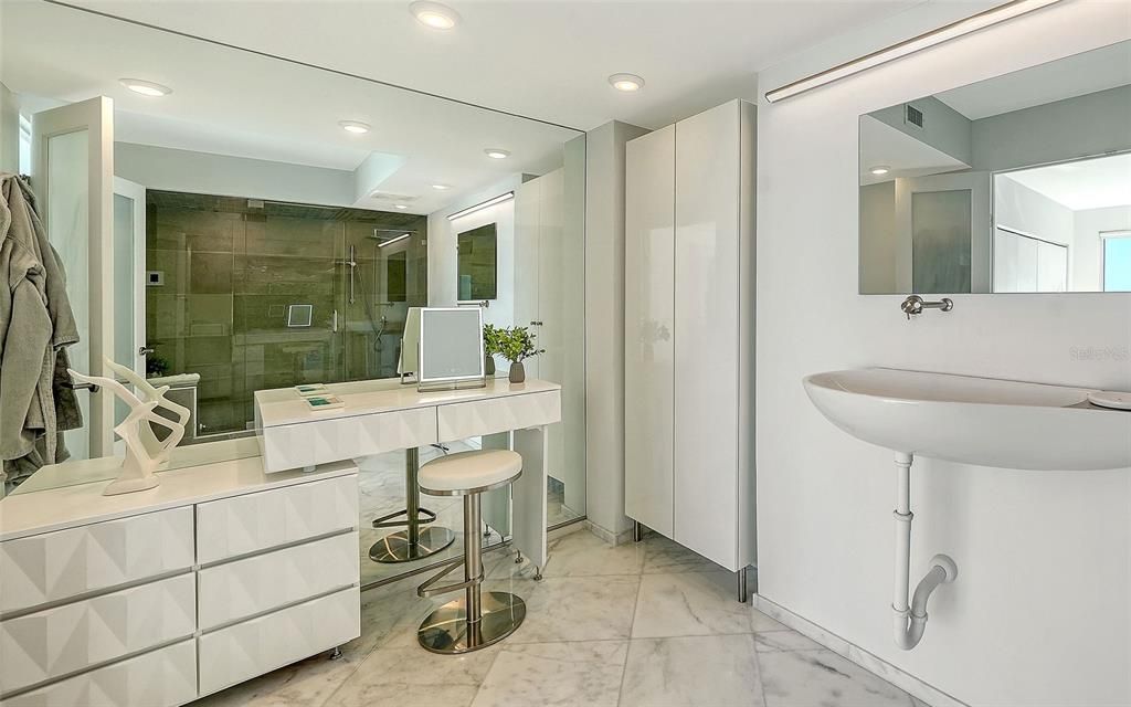 For Sale: $1,595,000 (2 beds, 2 baths, 1491 Square Feet)